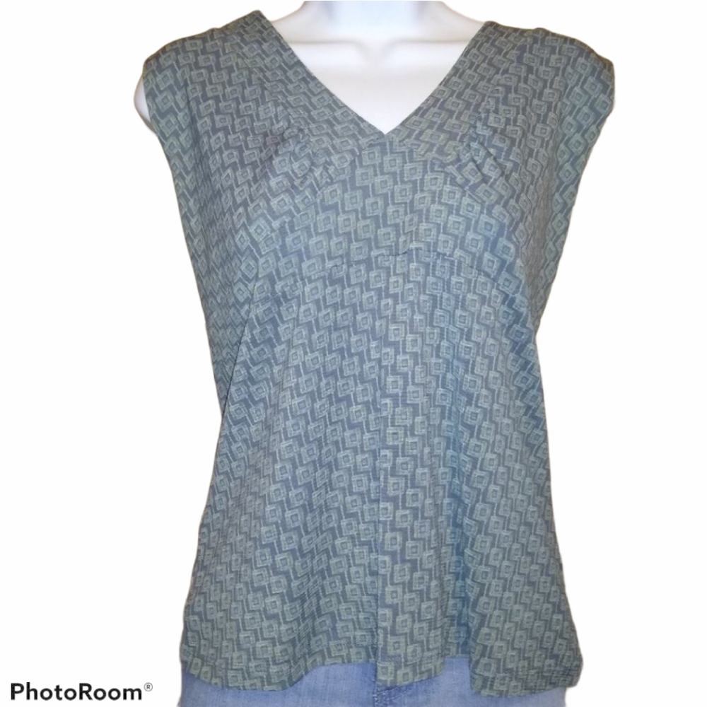 Axcess Sleeveless Top EUC - Picture 2 of 9